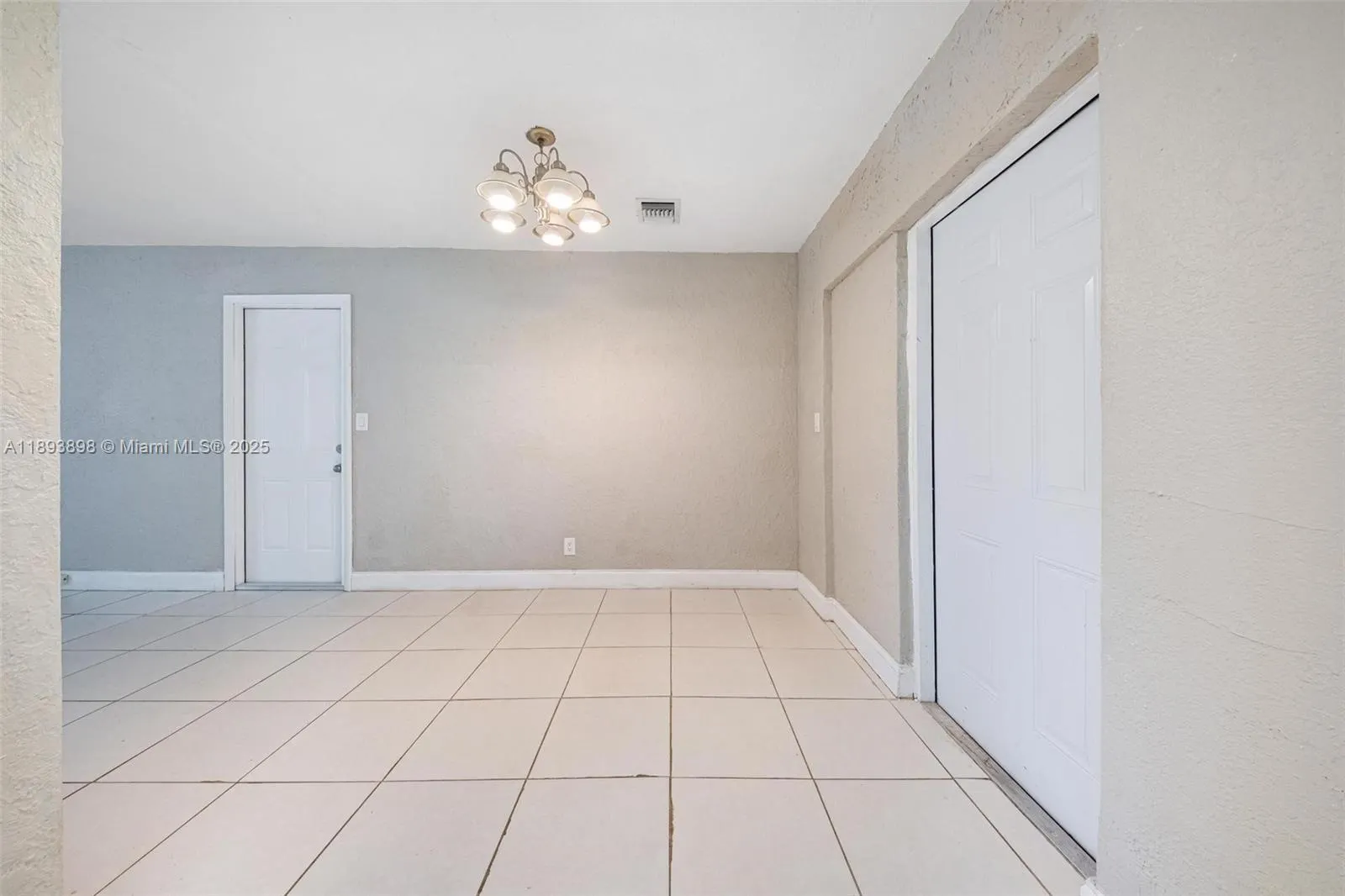 1560 NW Sunset Strip