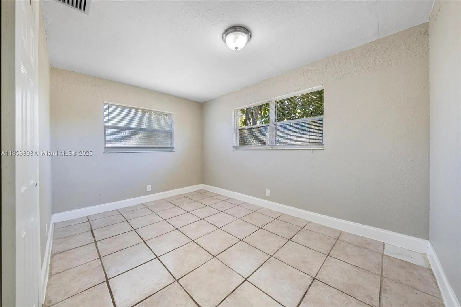 1560 NW Sunset Strip