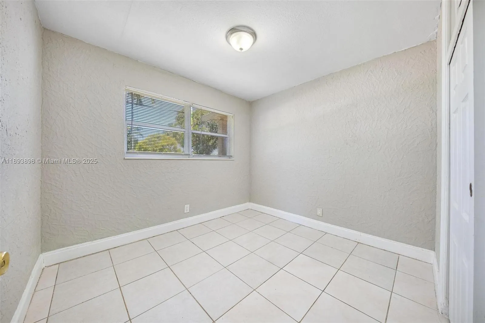 1560 NW Sunset Strip