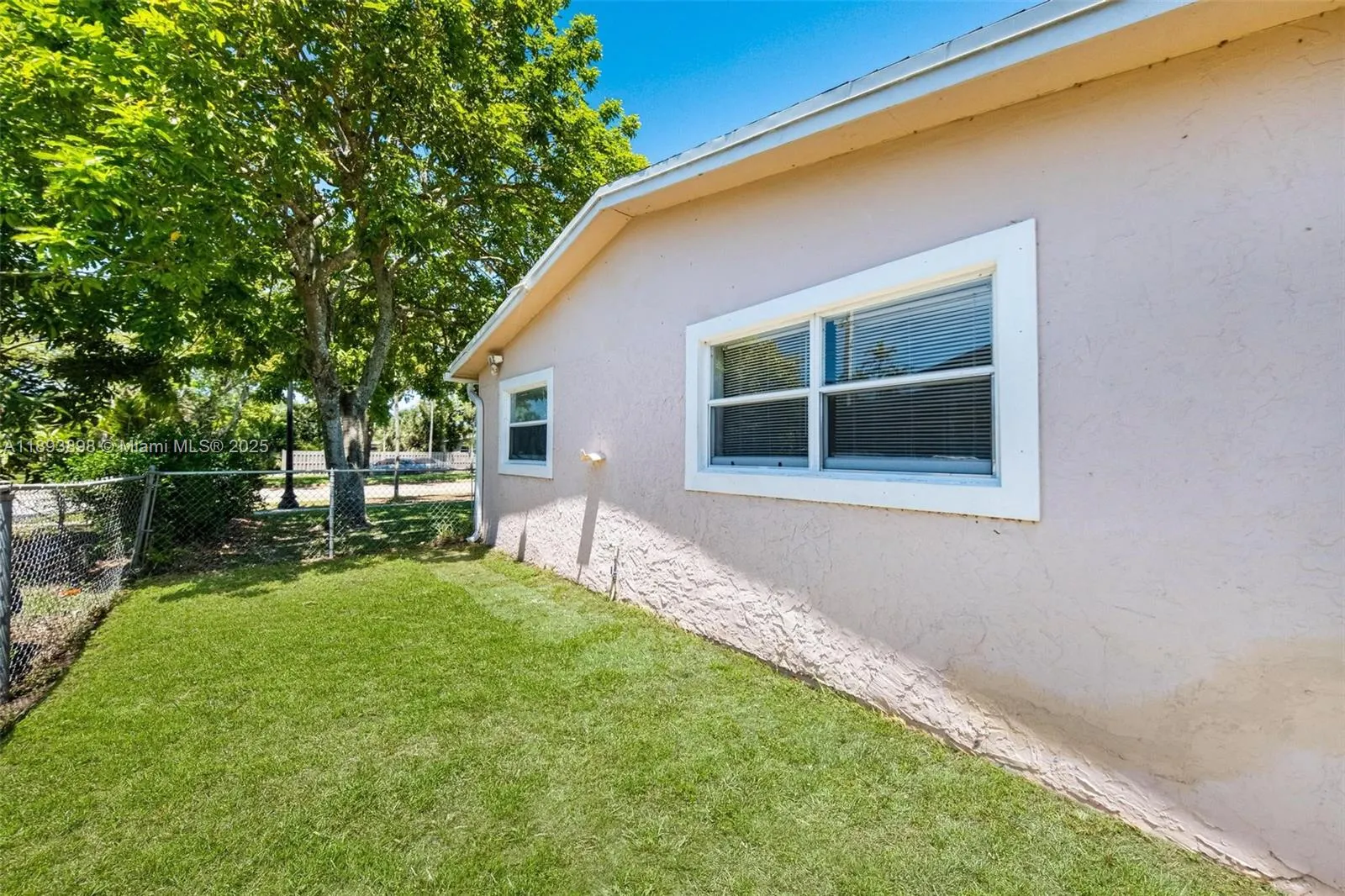 1560 NW Sunset Strip