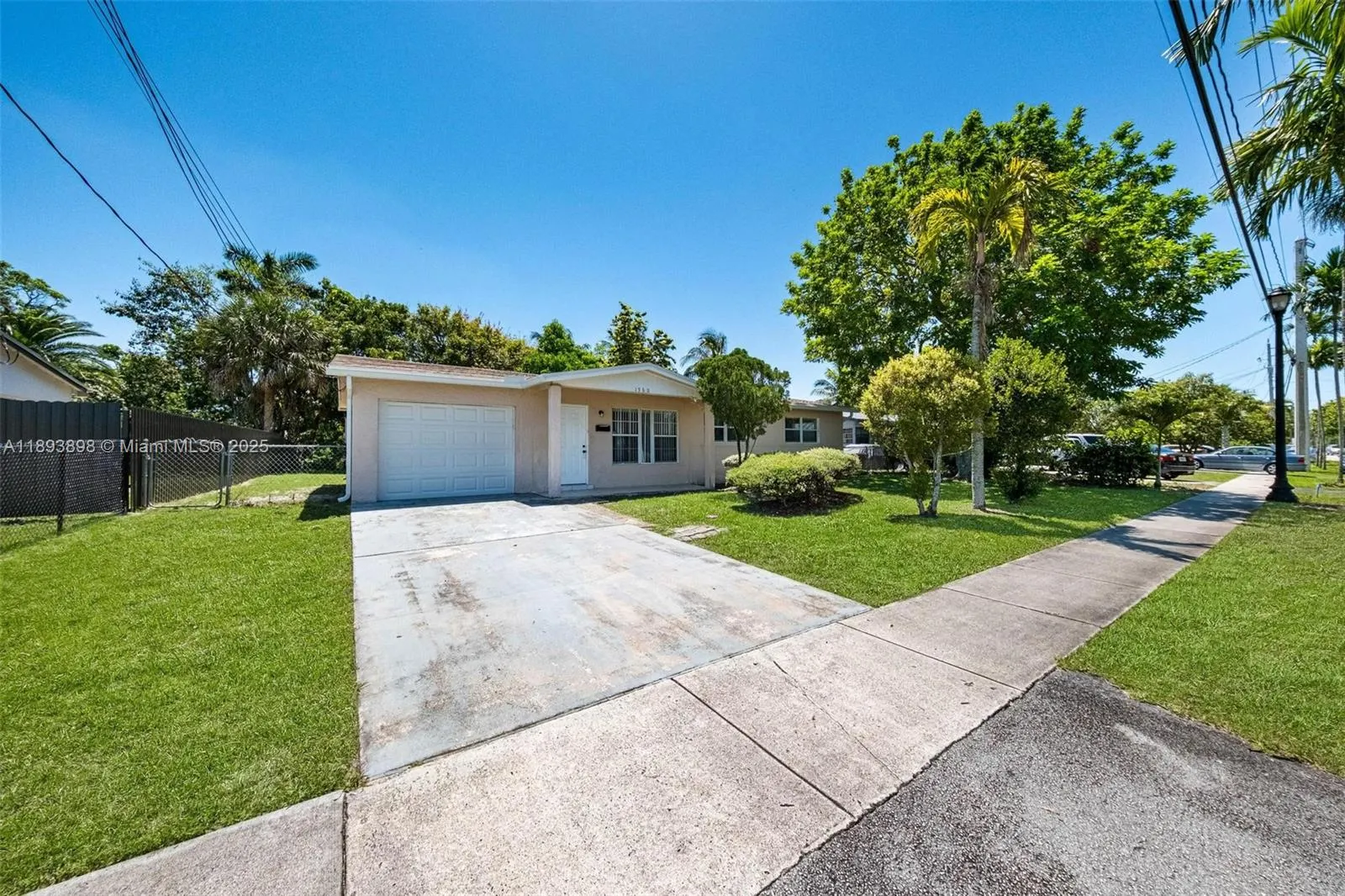 1560 NW Sunset Strip
