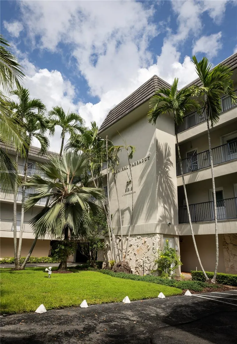 6815 Edgewater Dr, #309