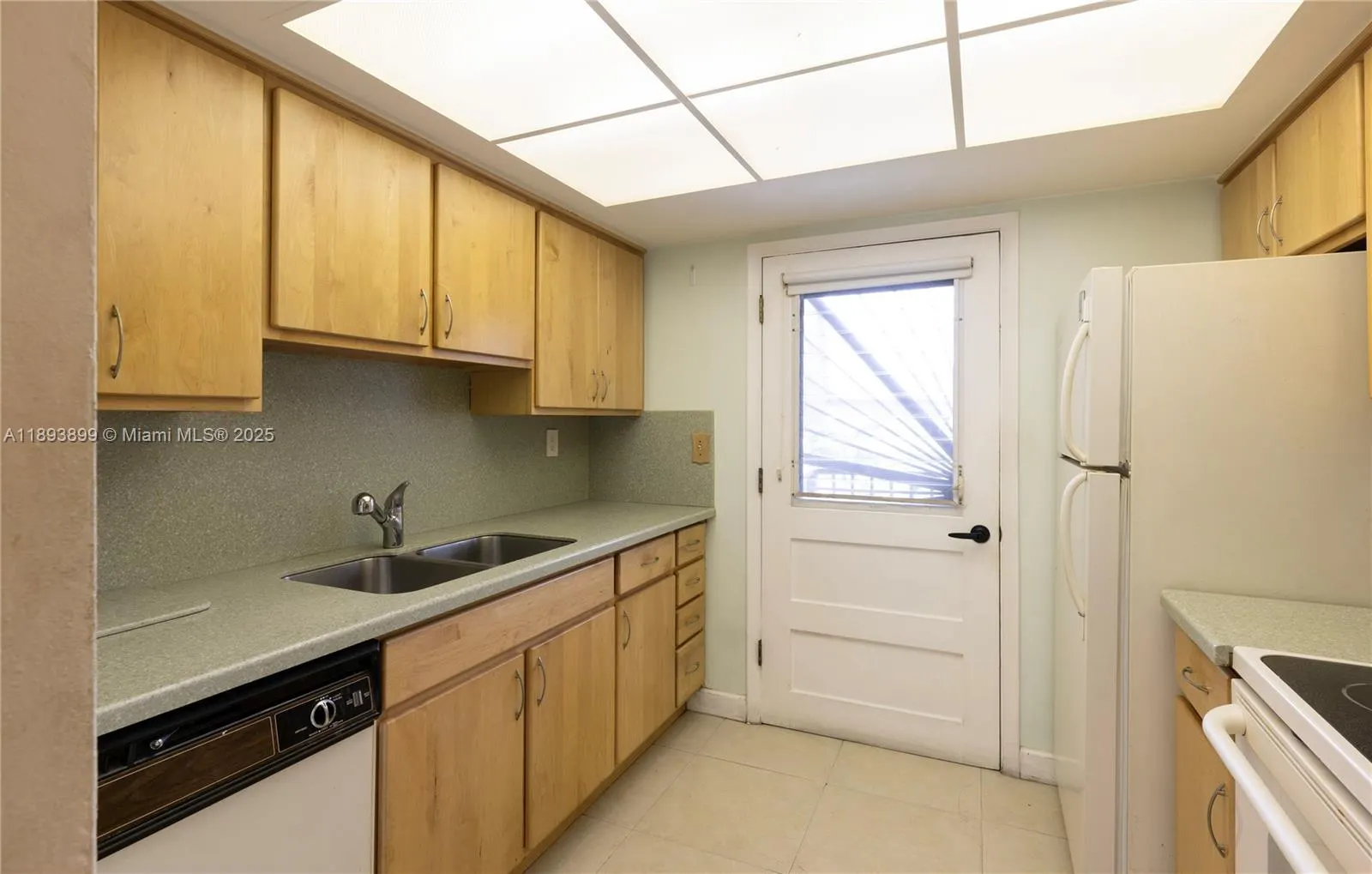 6815 Edgewater Dr, #309