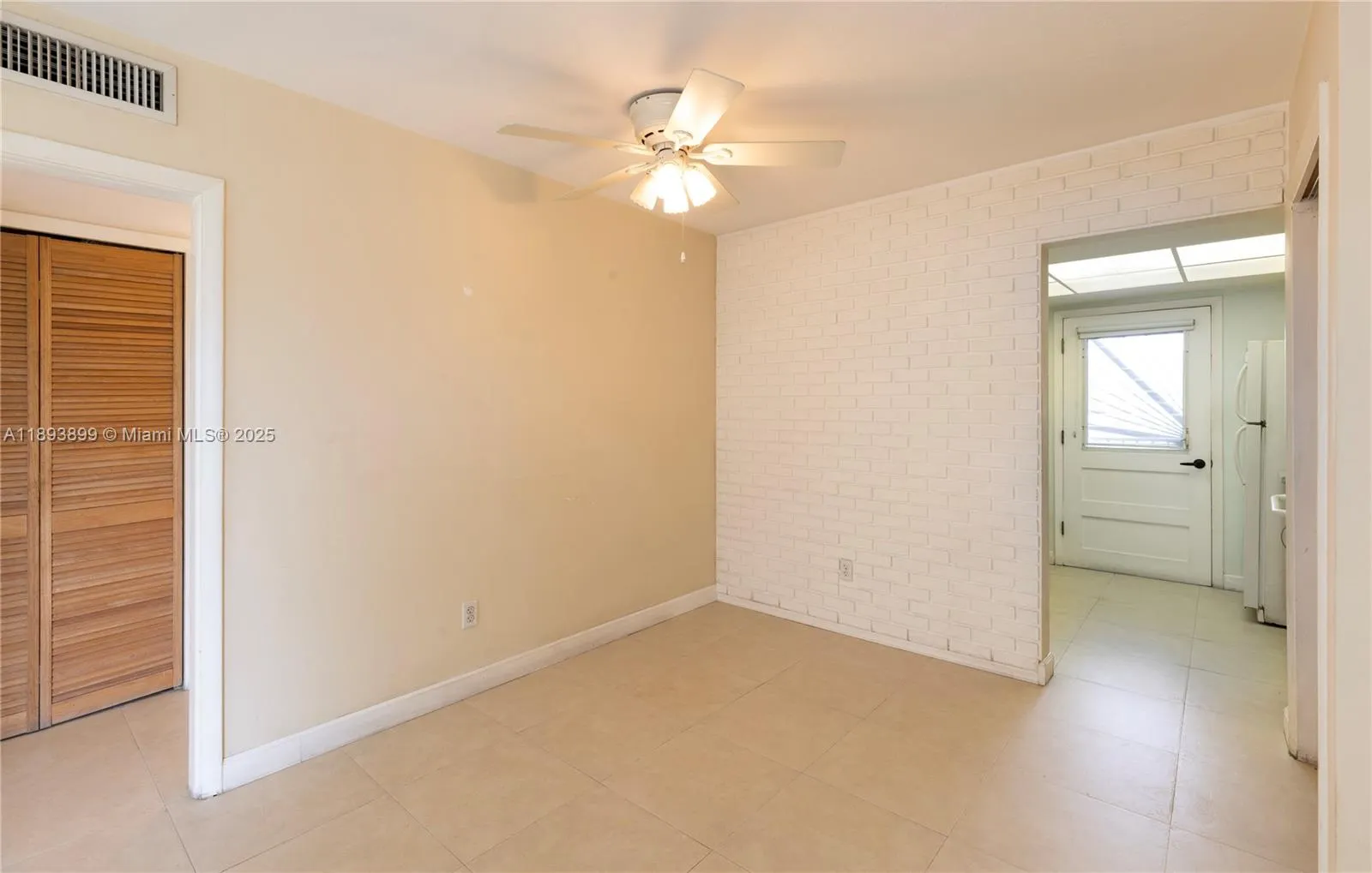 6815 Edgewater Dr, #309