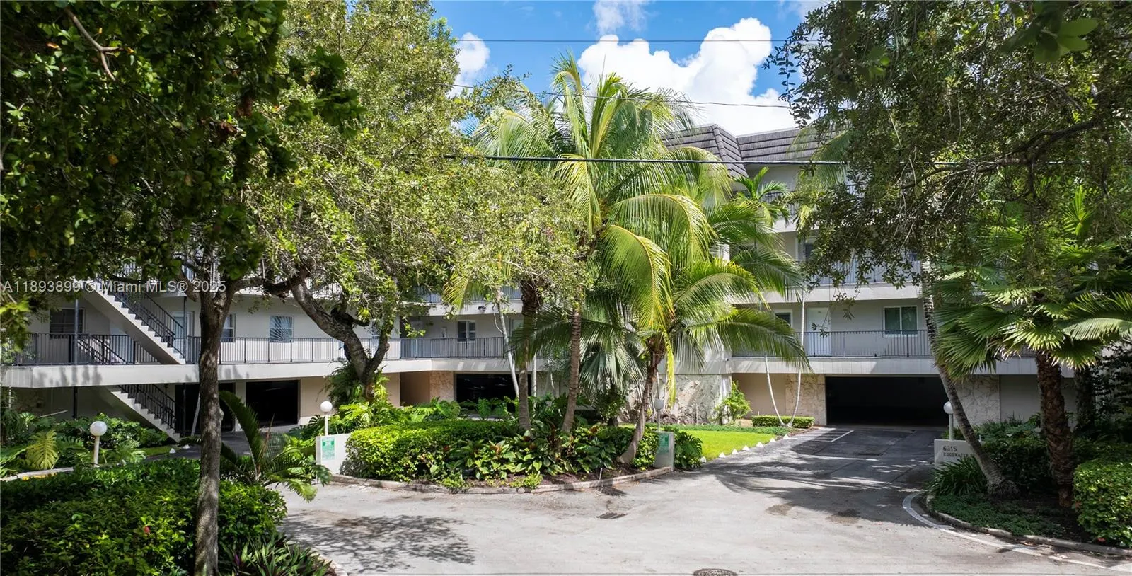 6815 Edgewater Dr, #309