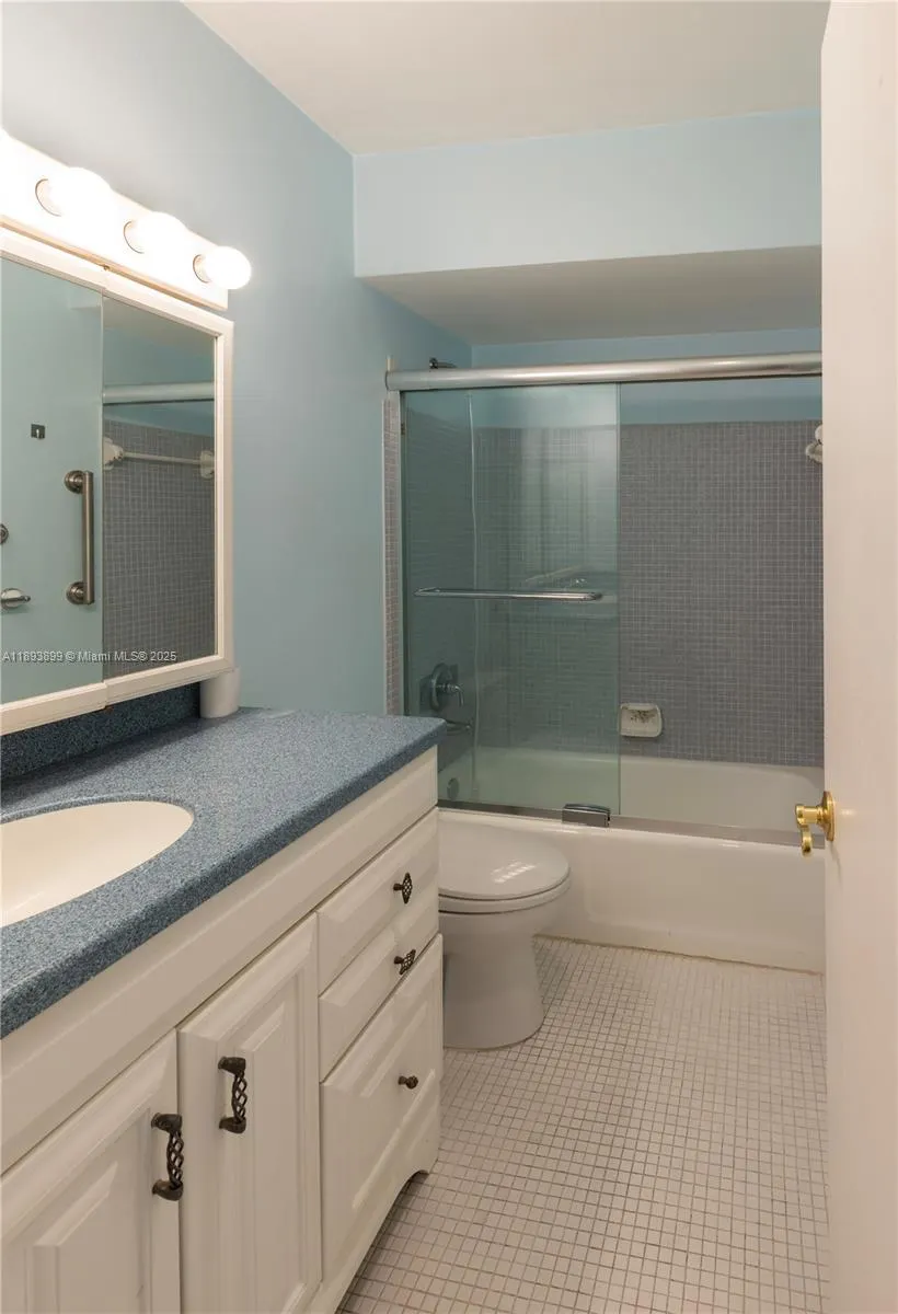 6815 Edgewater Dr, #309