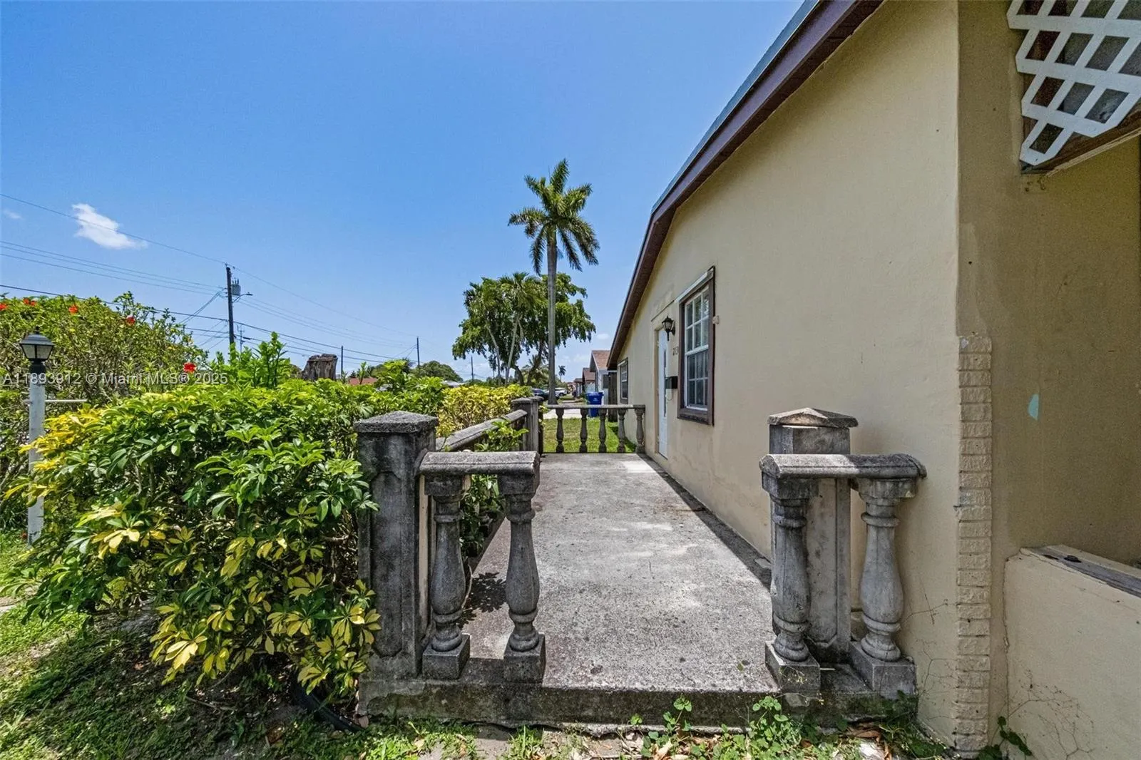 2130 Acapulco Dr