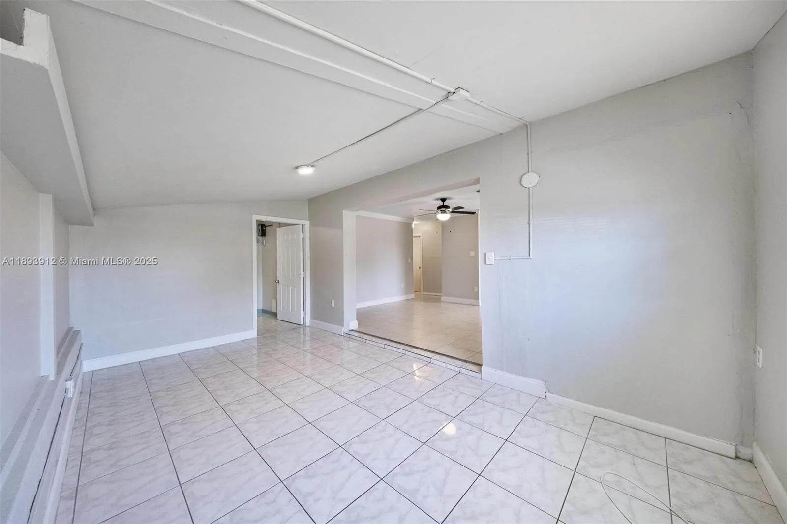 2130 Acapulco Dr