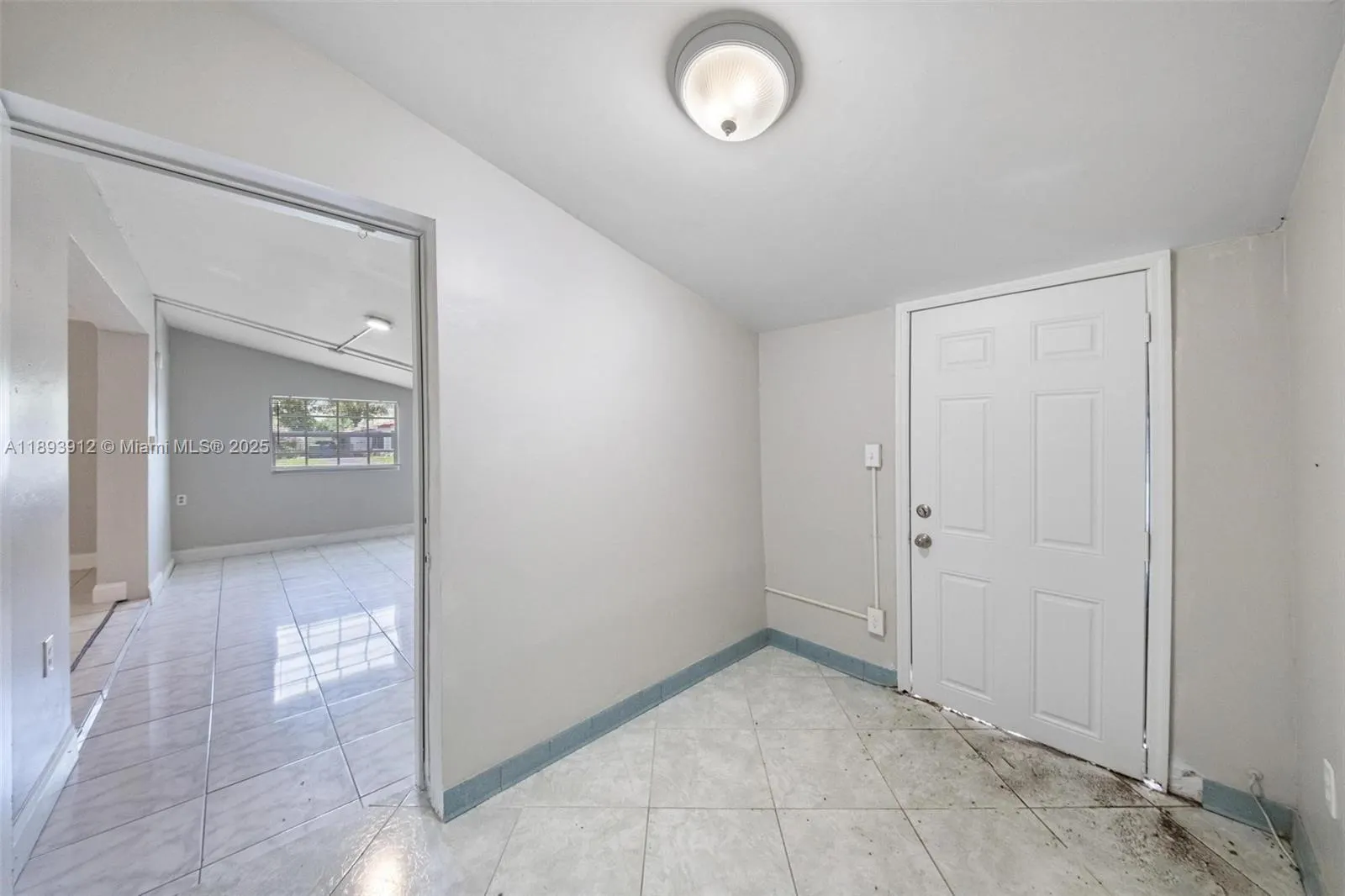 2130 Acapulco Dr