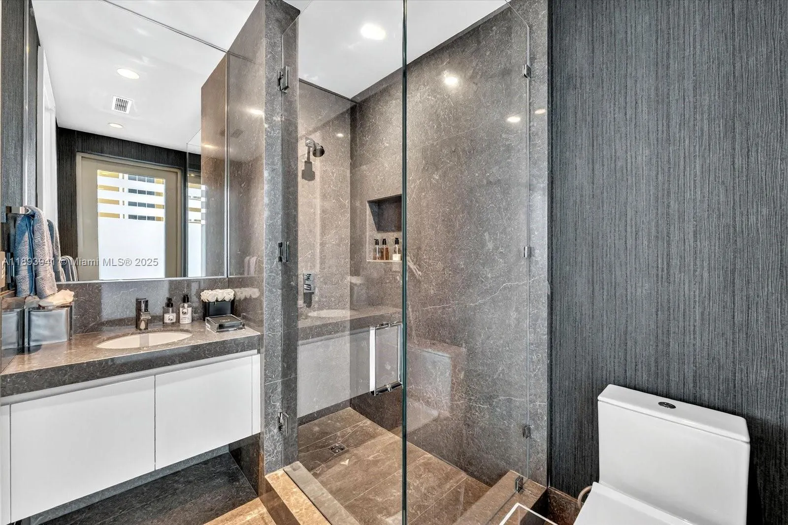 17901 Collins Ave, #1804