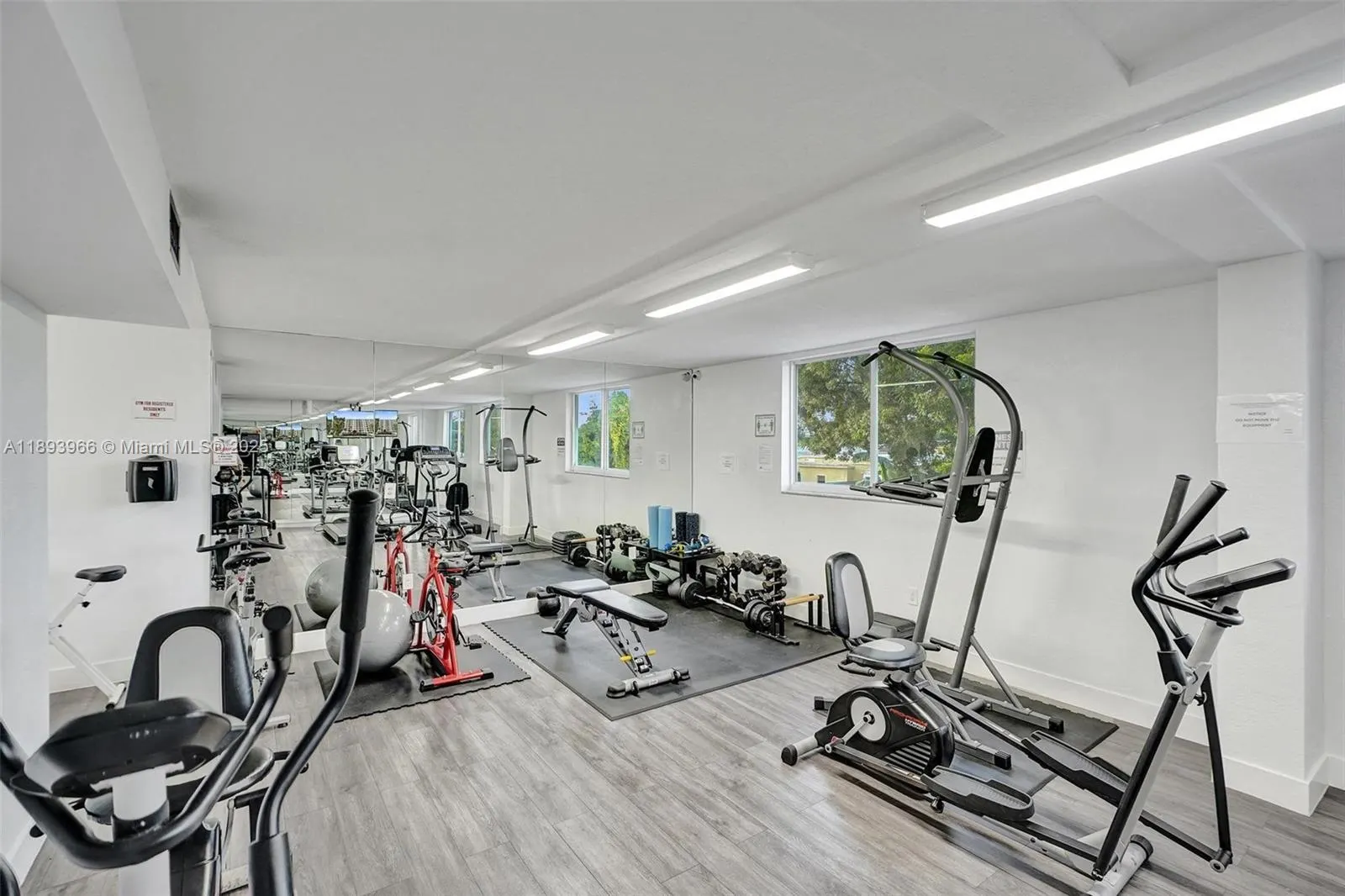 1251 NE 108th St, #610