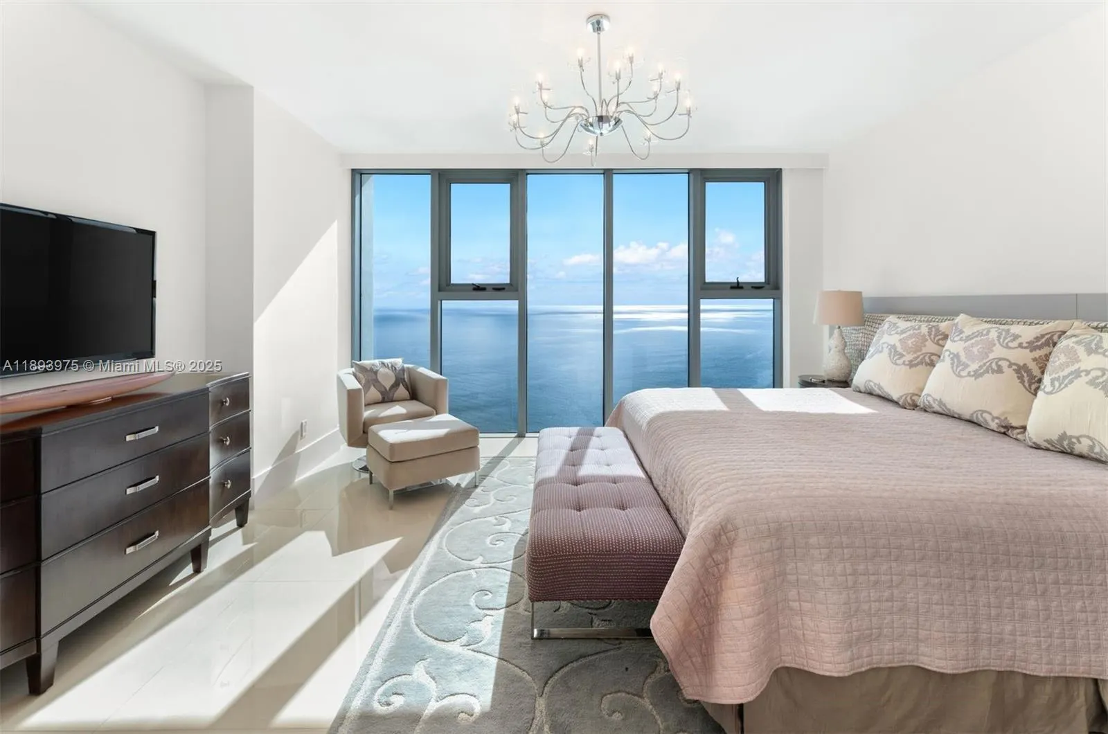 6899 Collins Ave, #3404