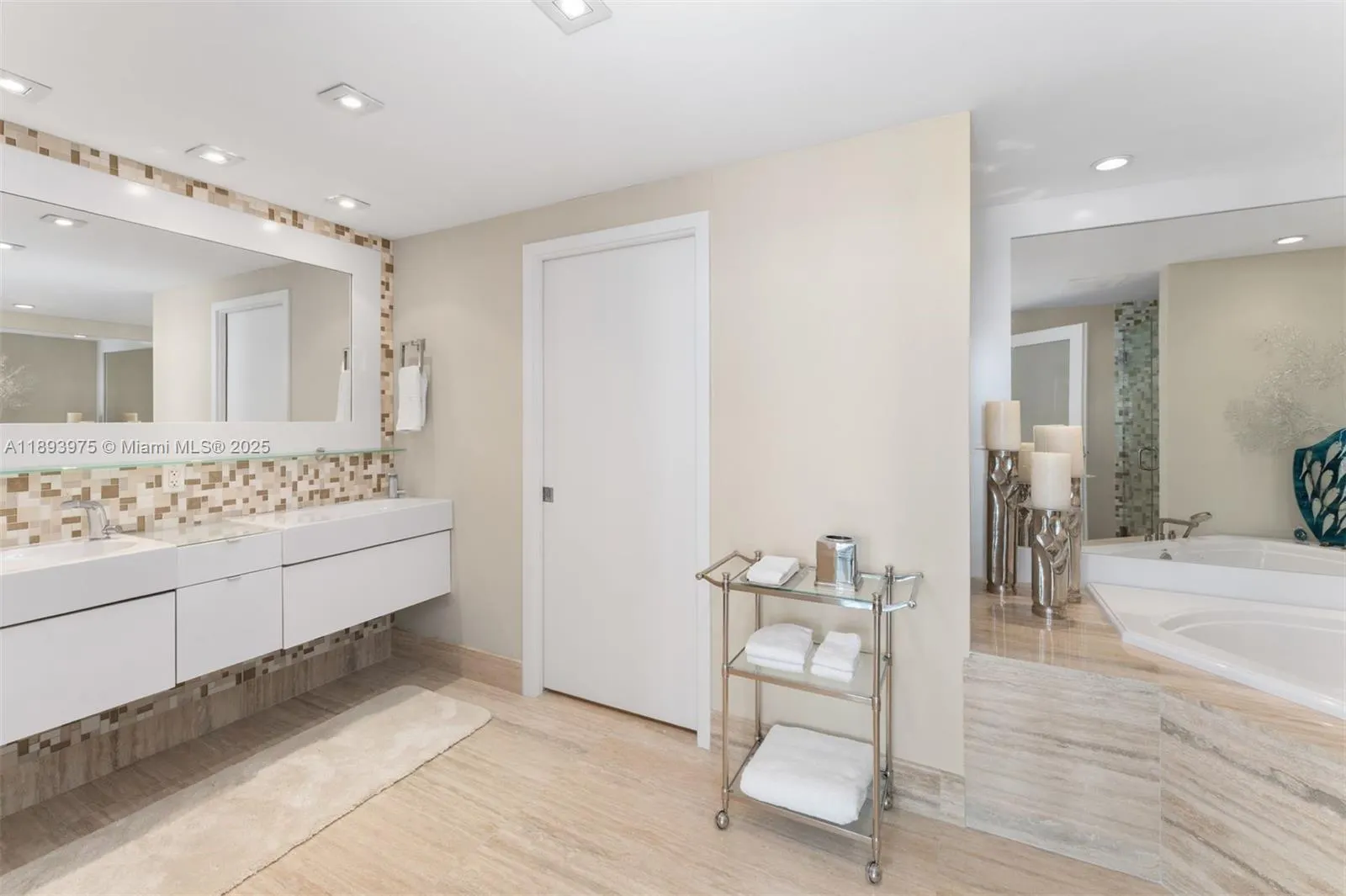 6899 Collins Ave, #3404