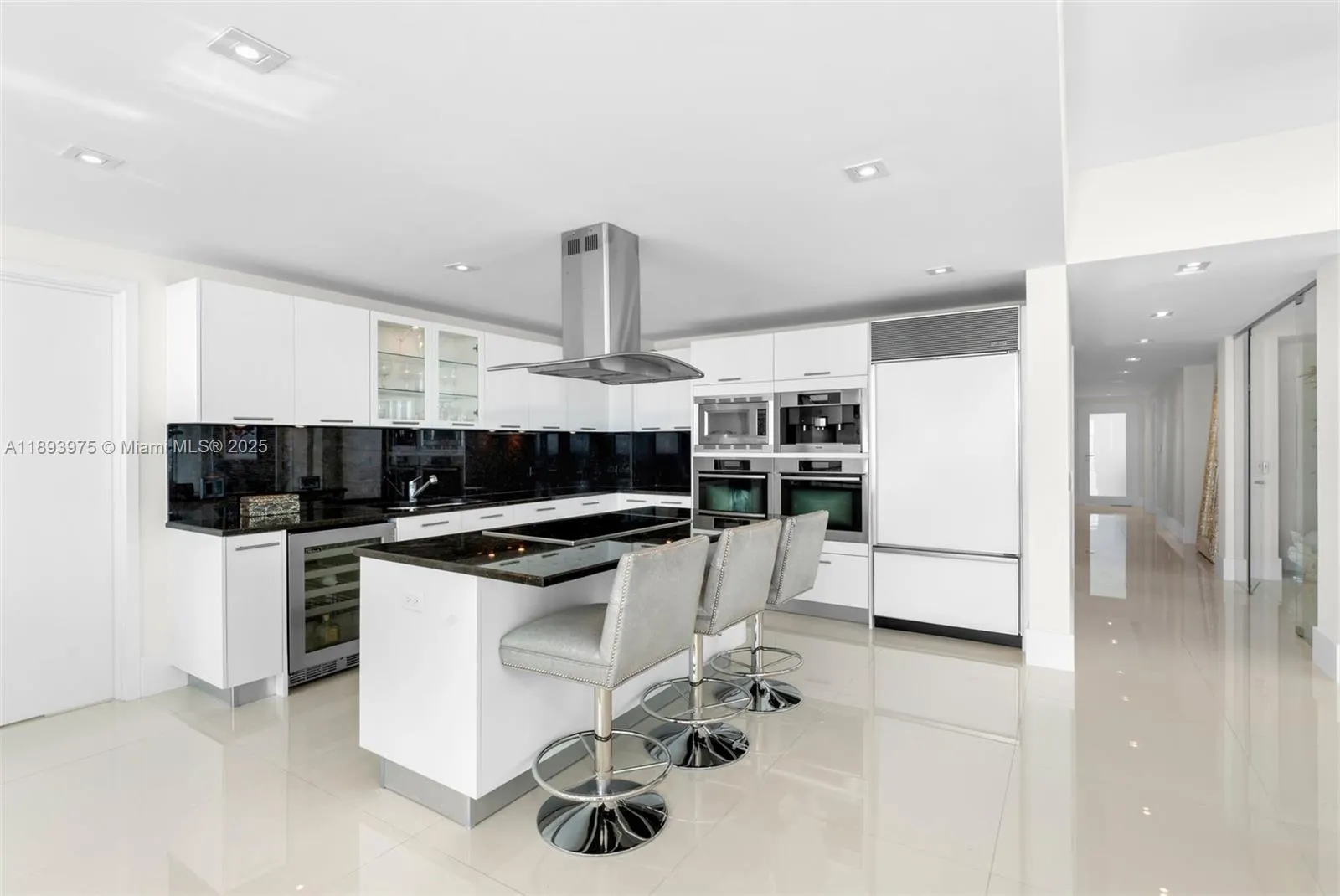 6899 Collins Ave, #3404