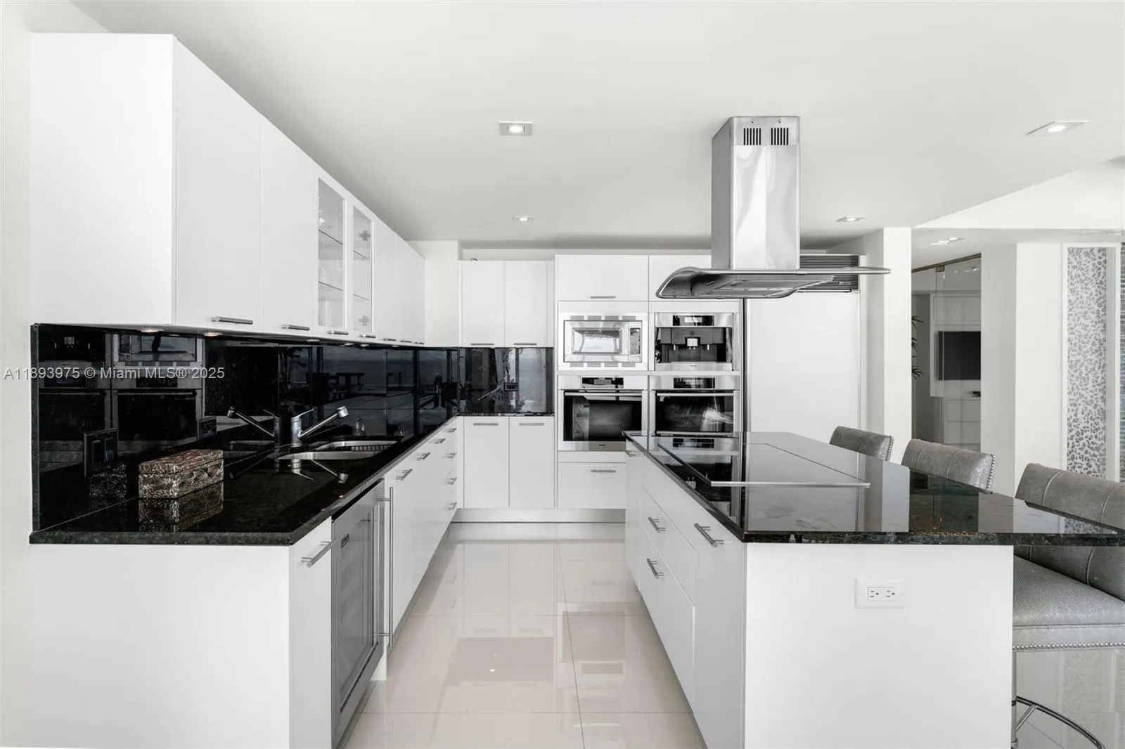 6899 Collins Ave, #3404