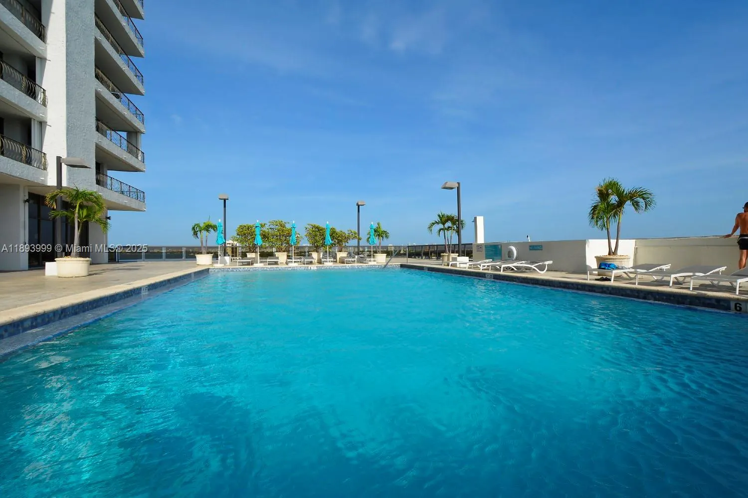 555 NE 15th St, #31I