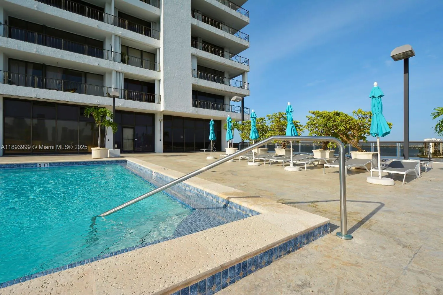 555 NE 15th St, #31I