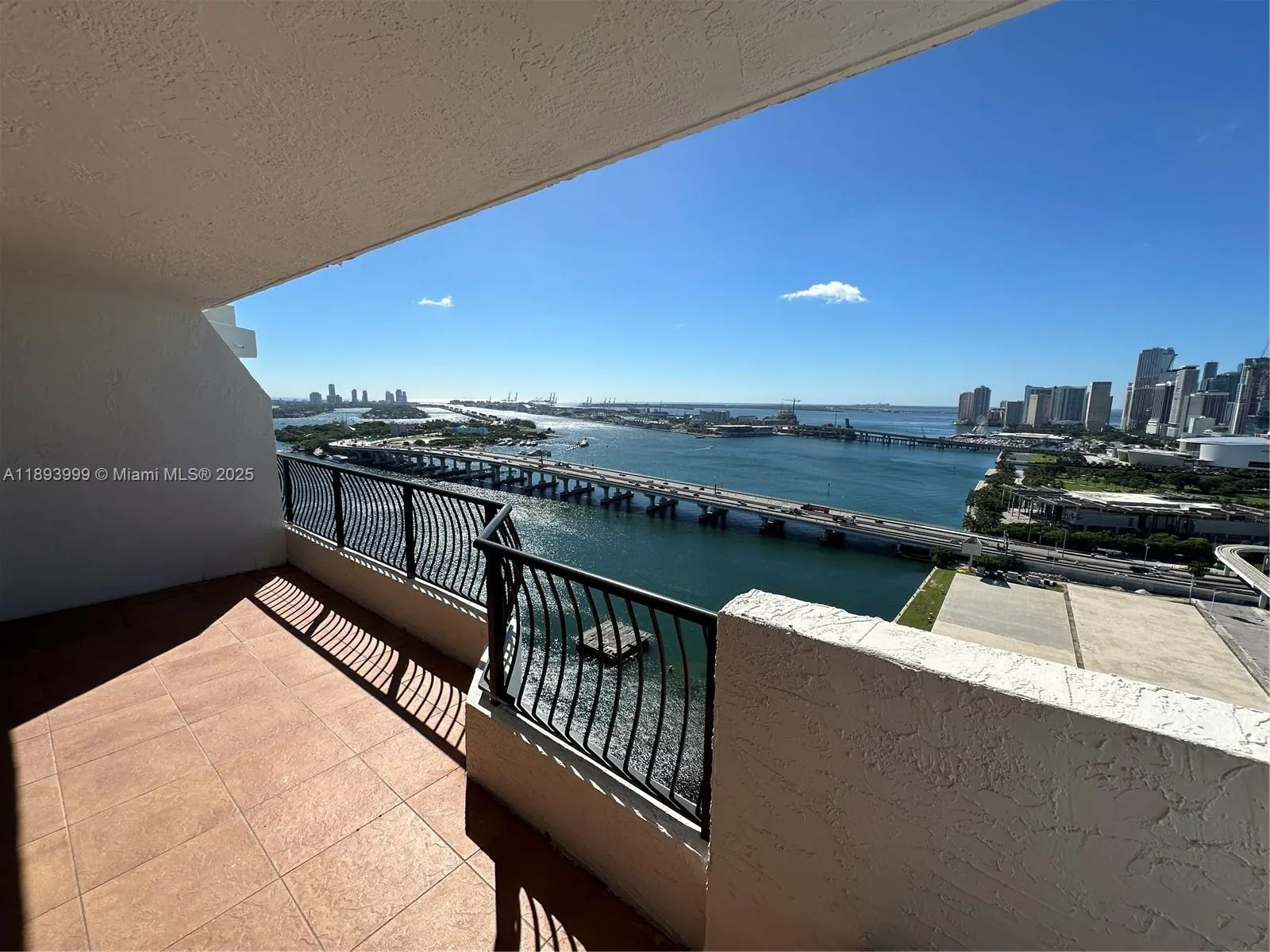 555 NE 15th St, #31I