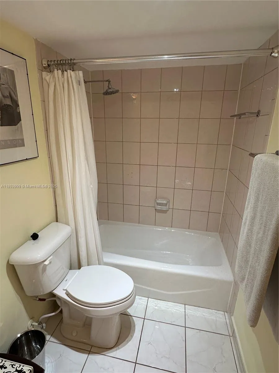 555 NE 15th St, #31I