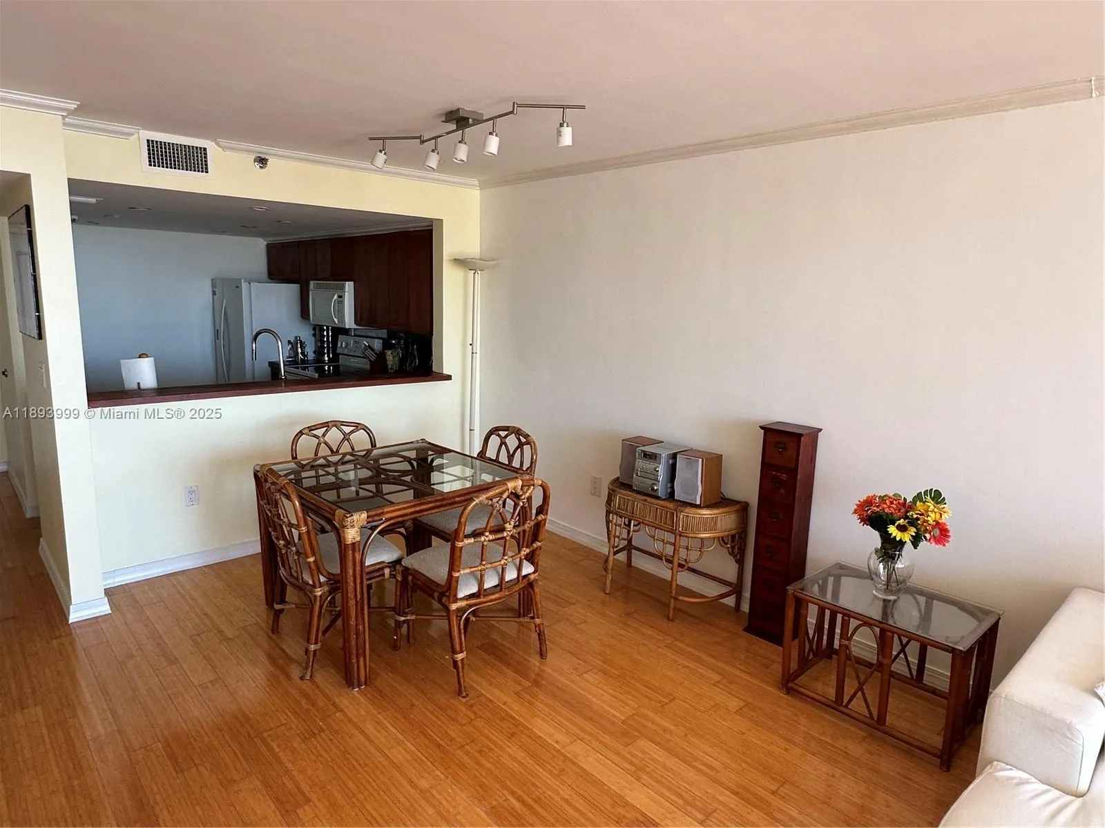 555 NE 15th St, #31I