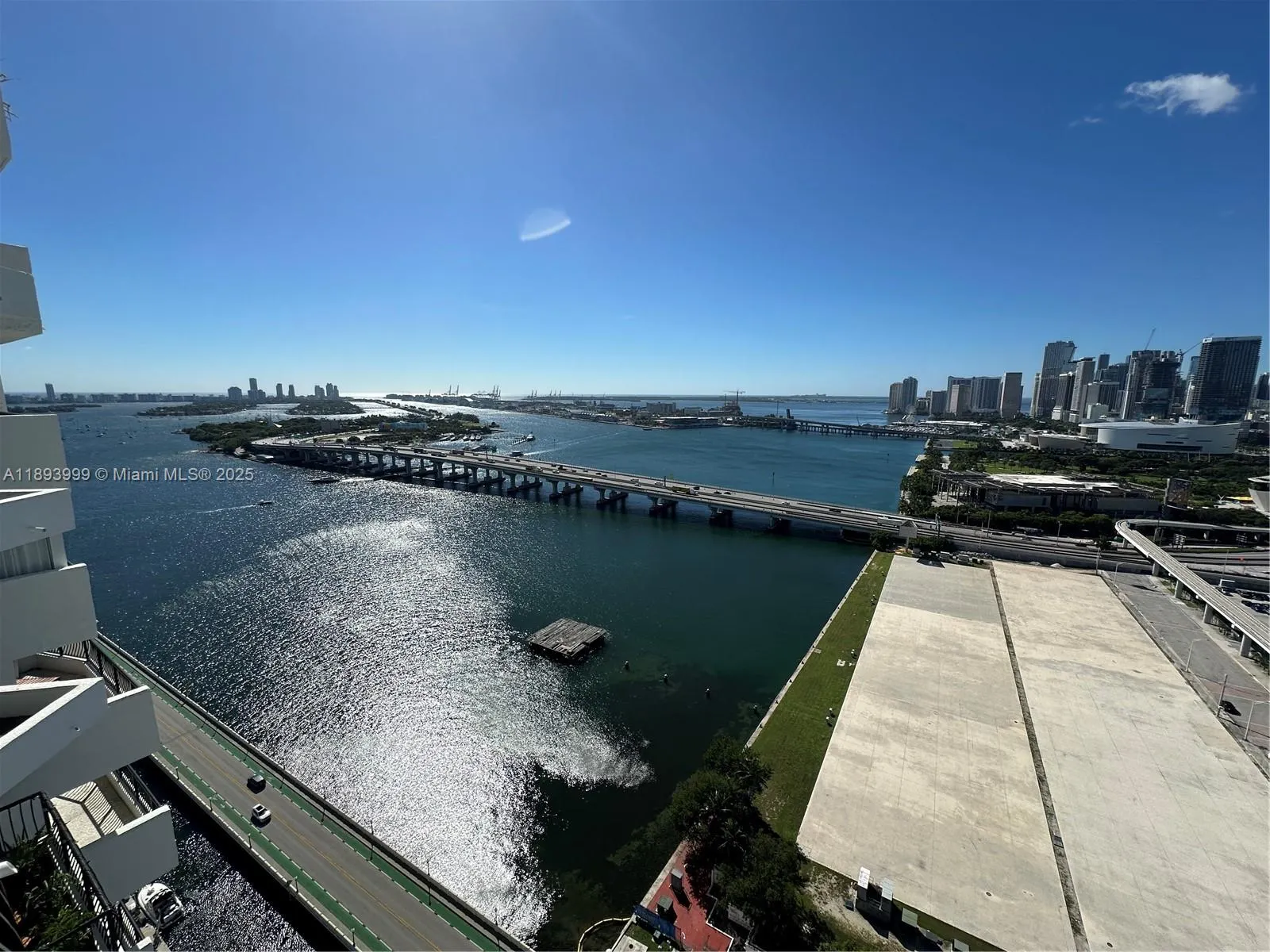 555 NE 15th St, #31I