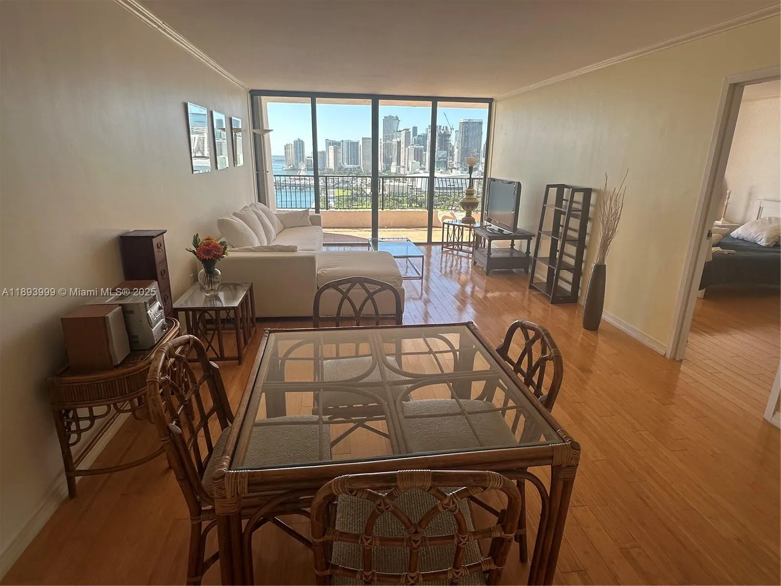 555 NE 15th St, #31I