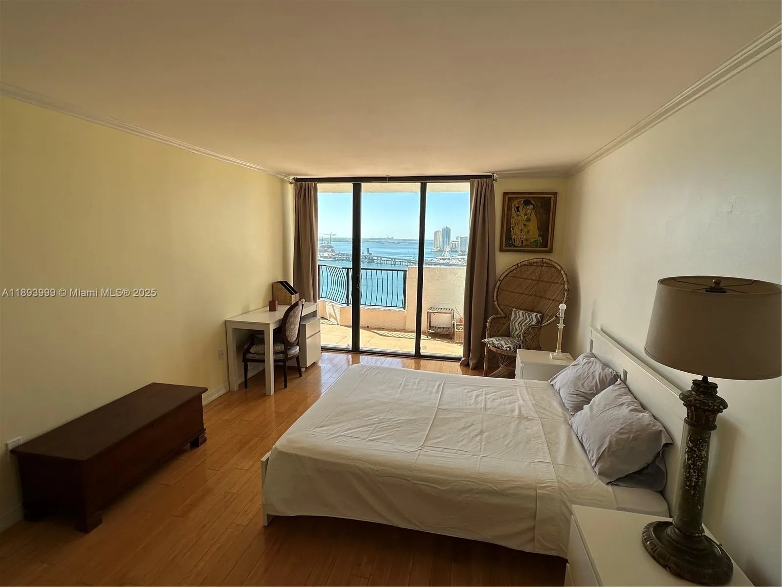 555 NE 15th St, #31I