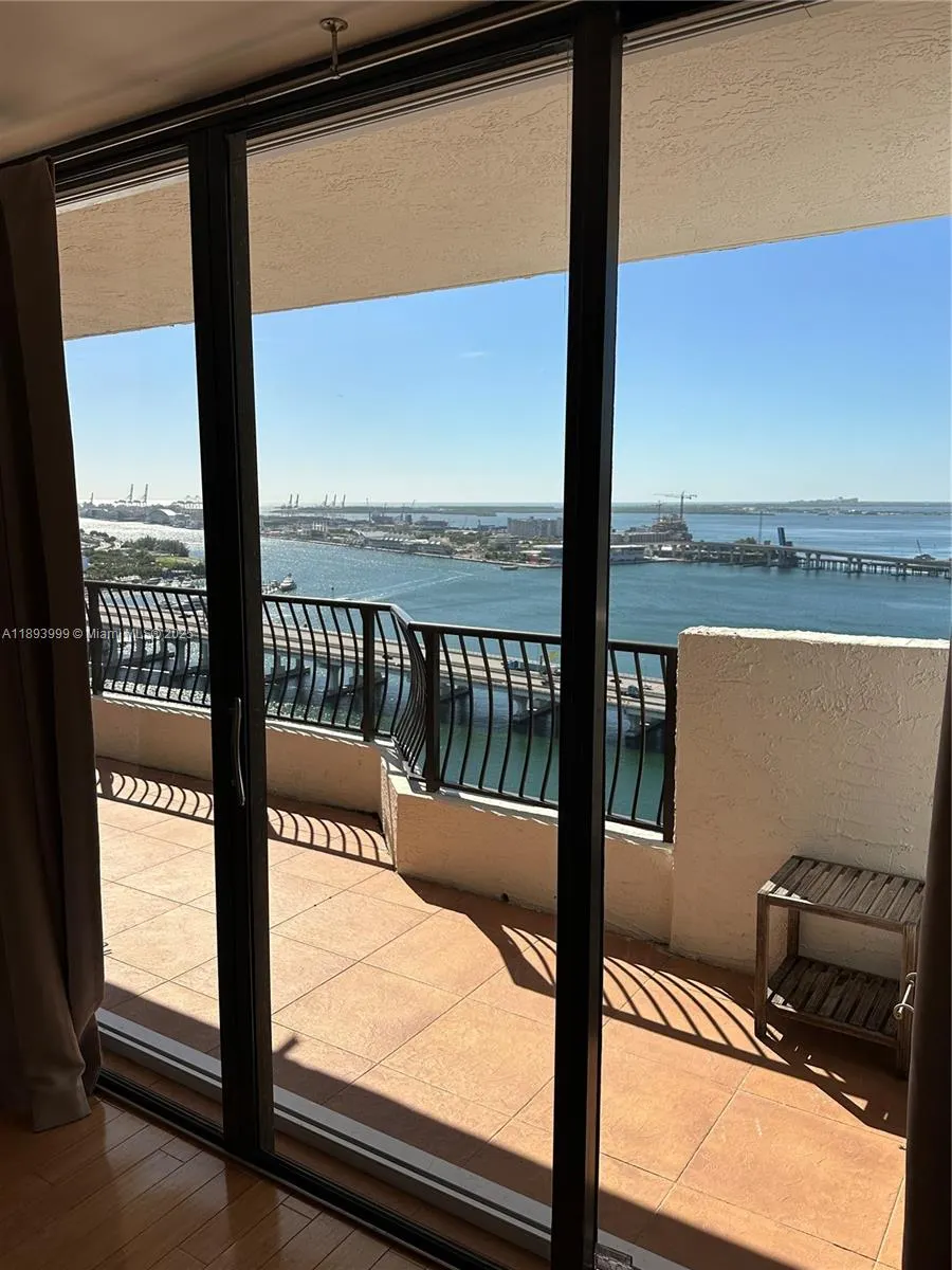 555 NE 15th St, #31I