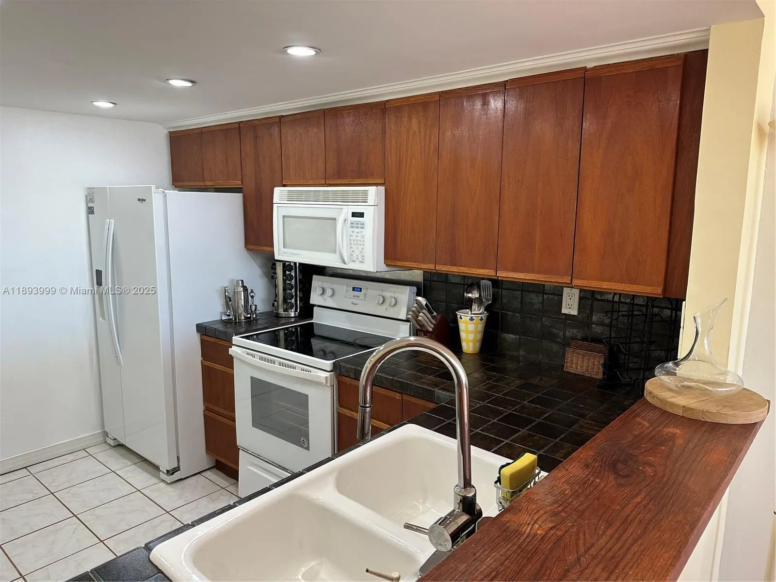555 NE 15th St, #31I