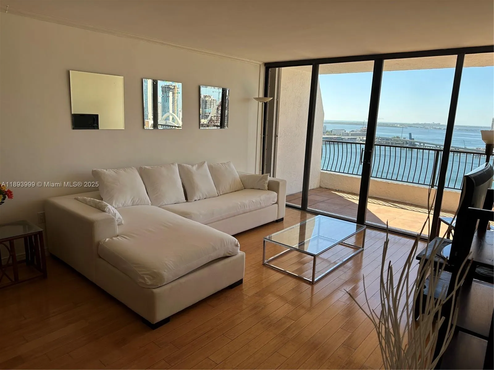 555 NE 15th St, #31I