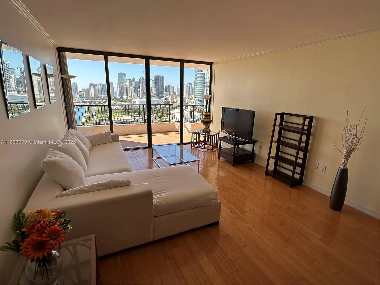 555 NE 15th St, #31I