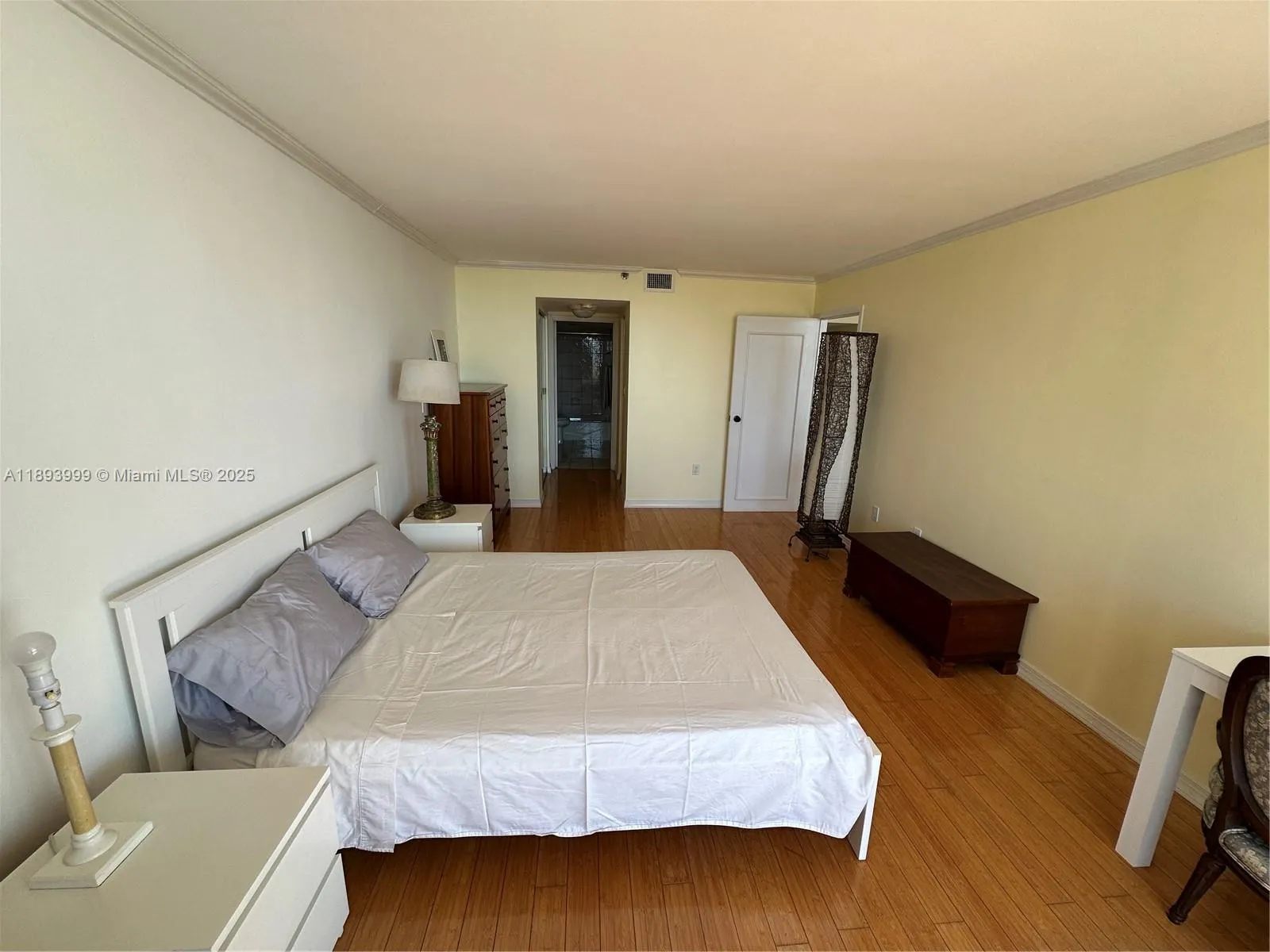 555 NE 15th St, #31I