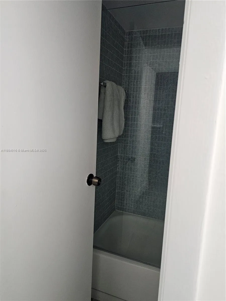 20400 W Country Club Dr, #301