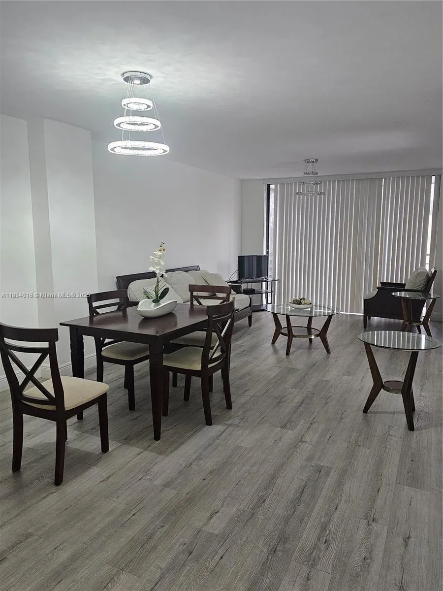 20400 W Country Club Dr, #301