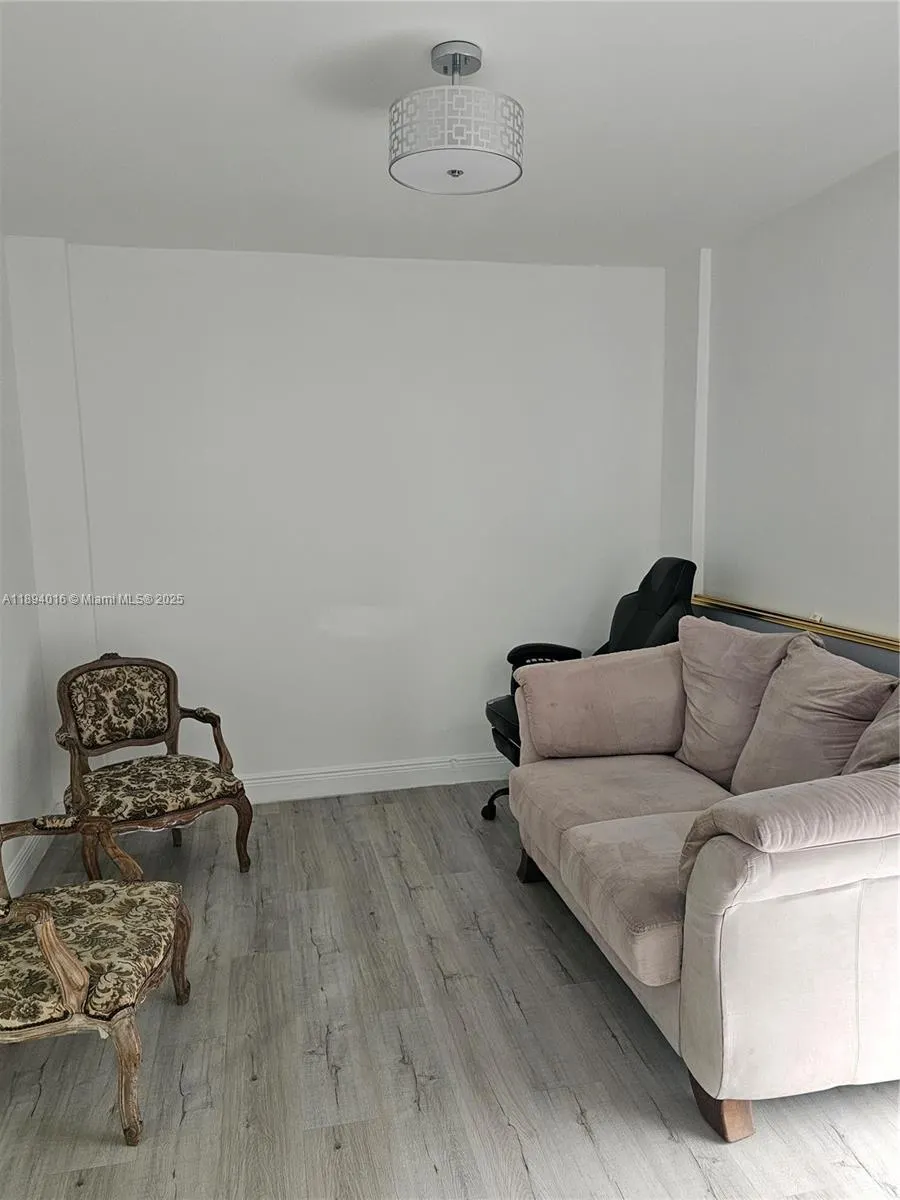 20400 W Country Club Dr, #301