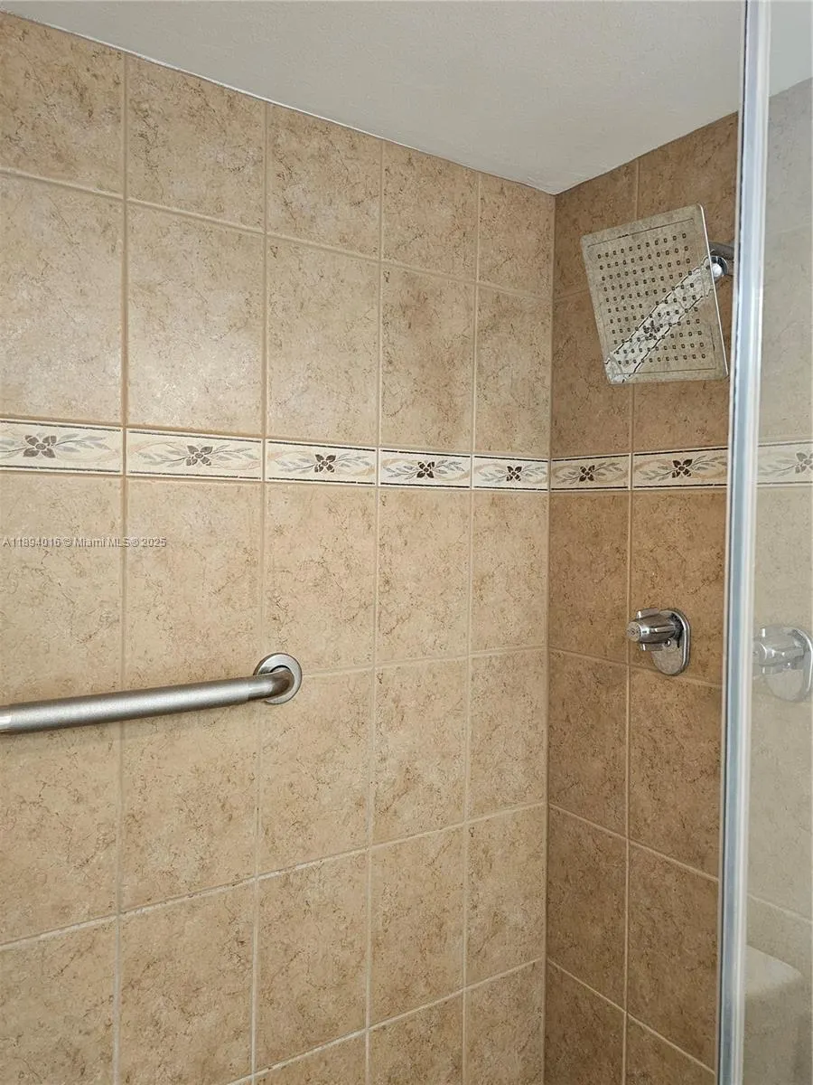 20400 W Country Club Dr, #301