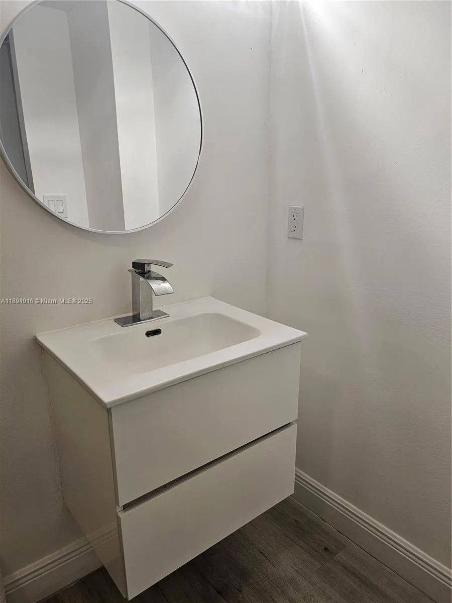 20400 W Country Club Dr, #301