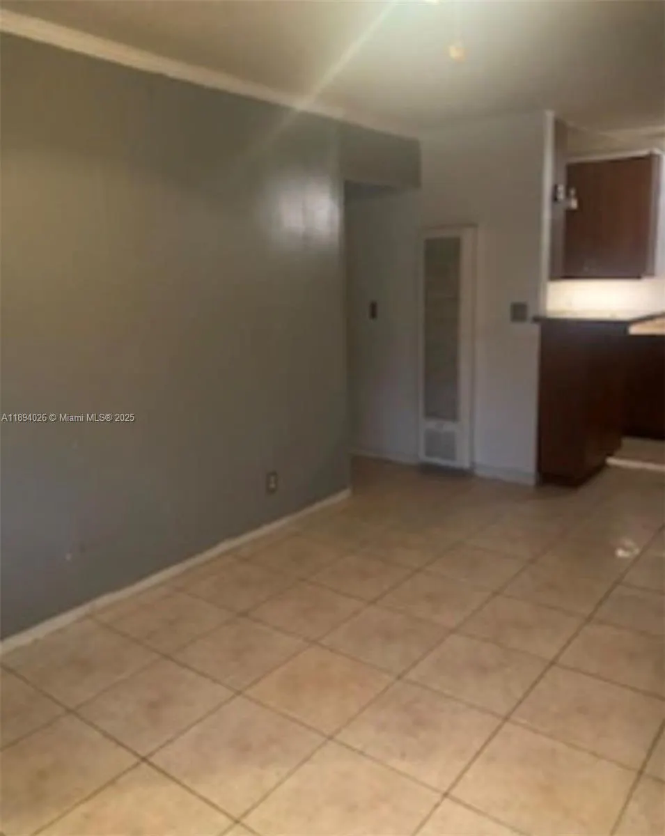 5810 NW 12th St, #C
