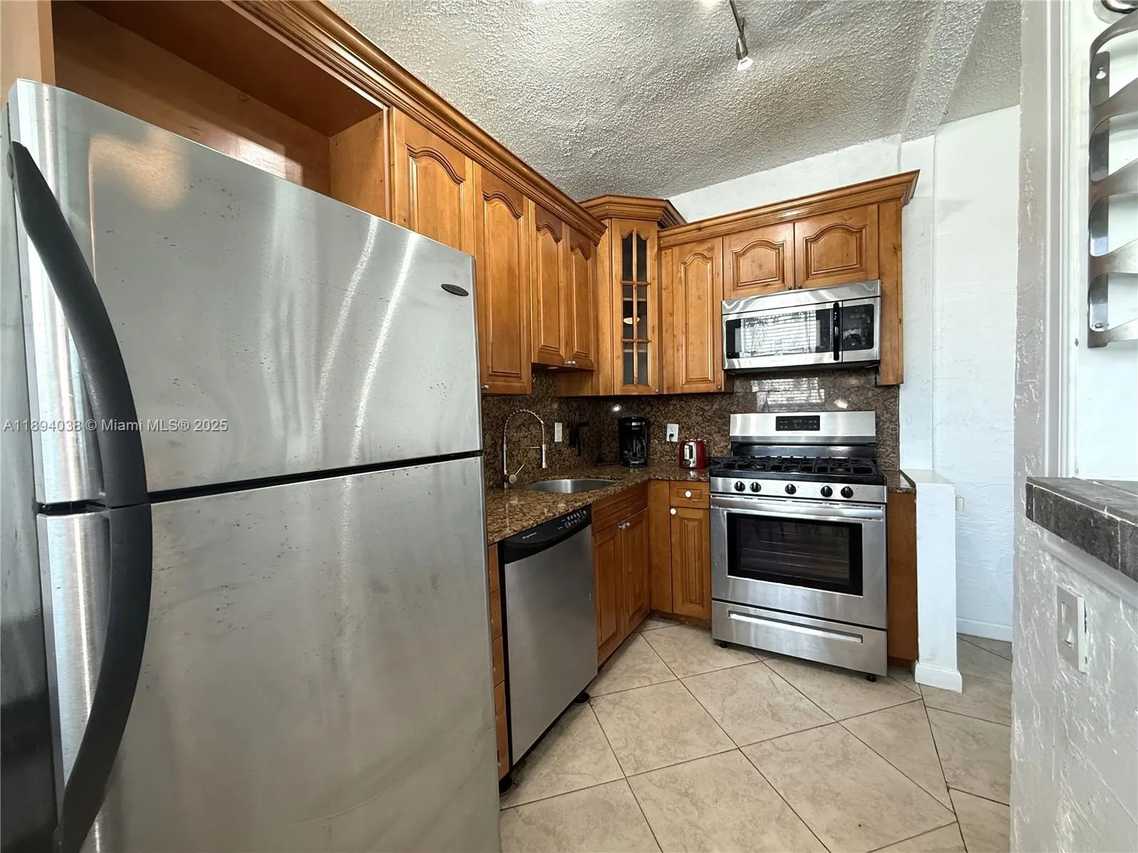 1618 Michigan Ave, #5