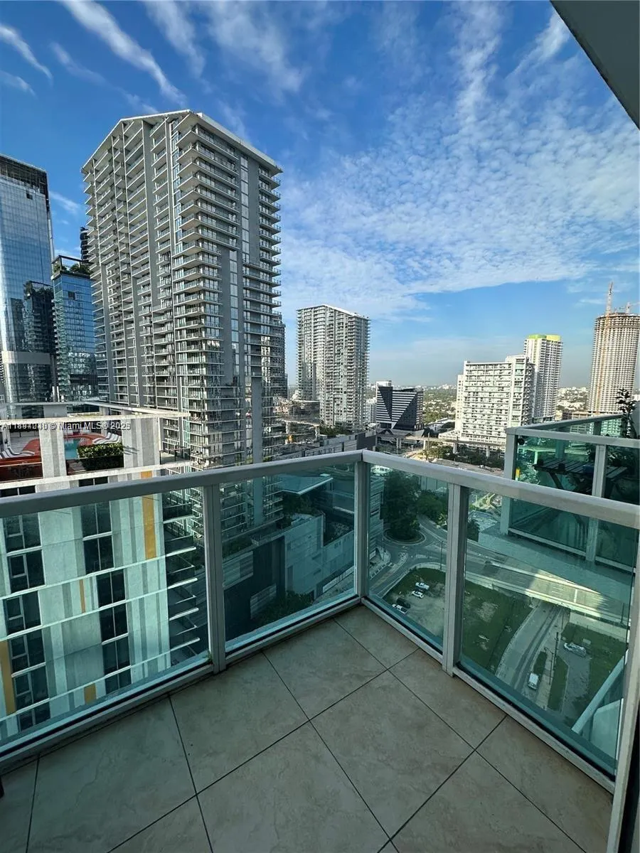 41 SE 5th St, #1612