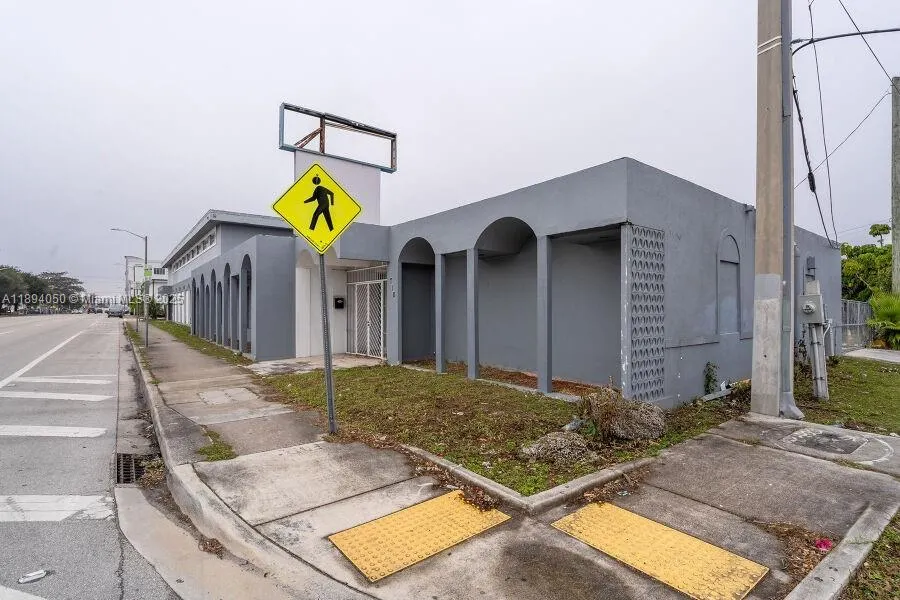 1901 NW 7th St