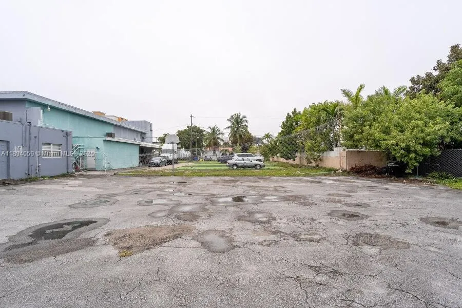 1901 NW 7th St