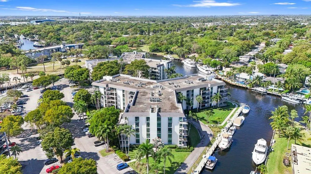 1000 River Reach Dr, #101