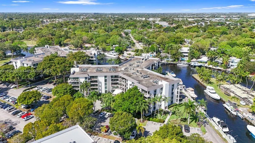 1000 River Reach Dr, #101