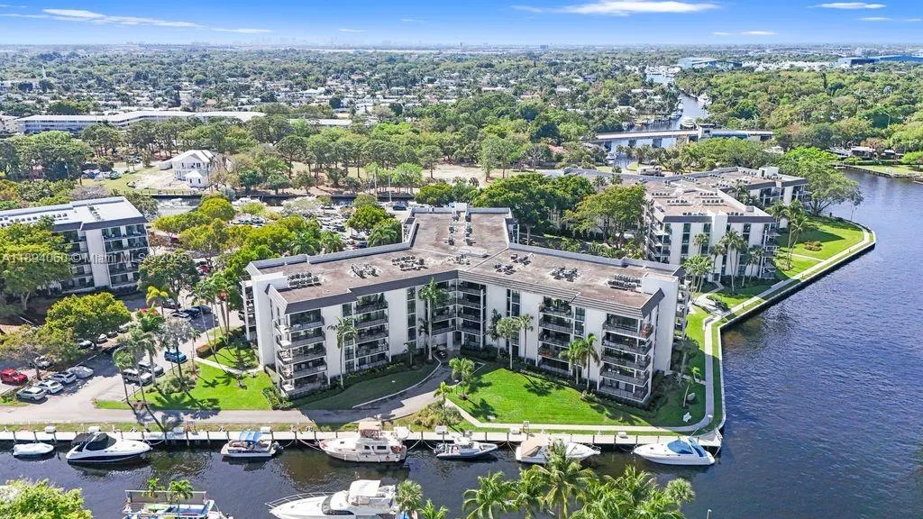 1000 River Reach Dr, #101