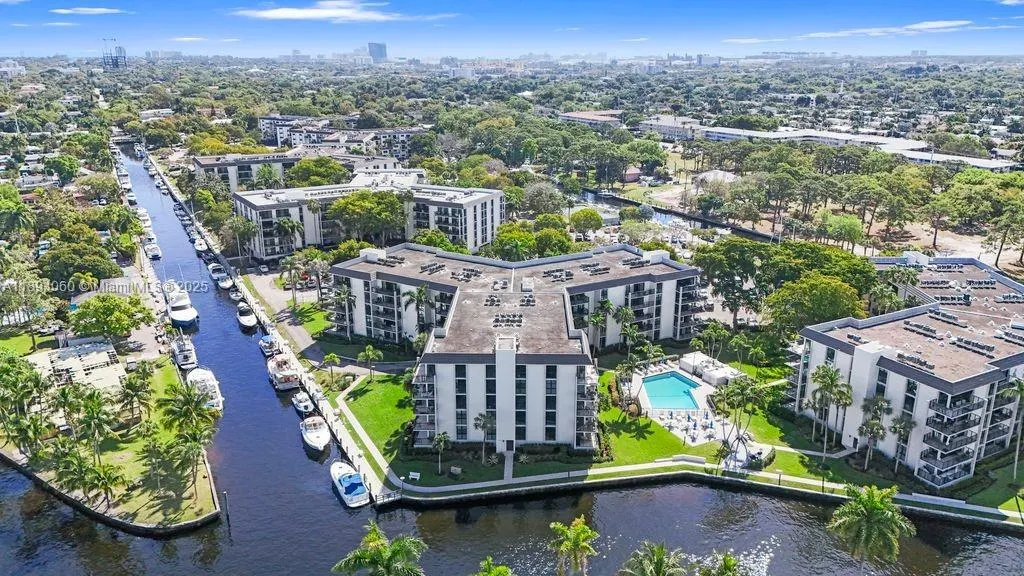 1000 River Reach Dr, #101