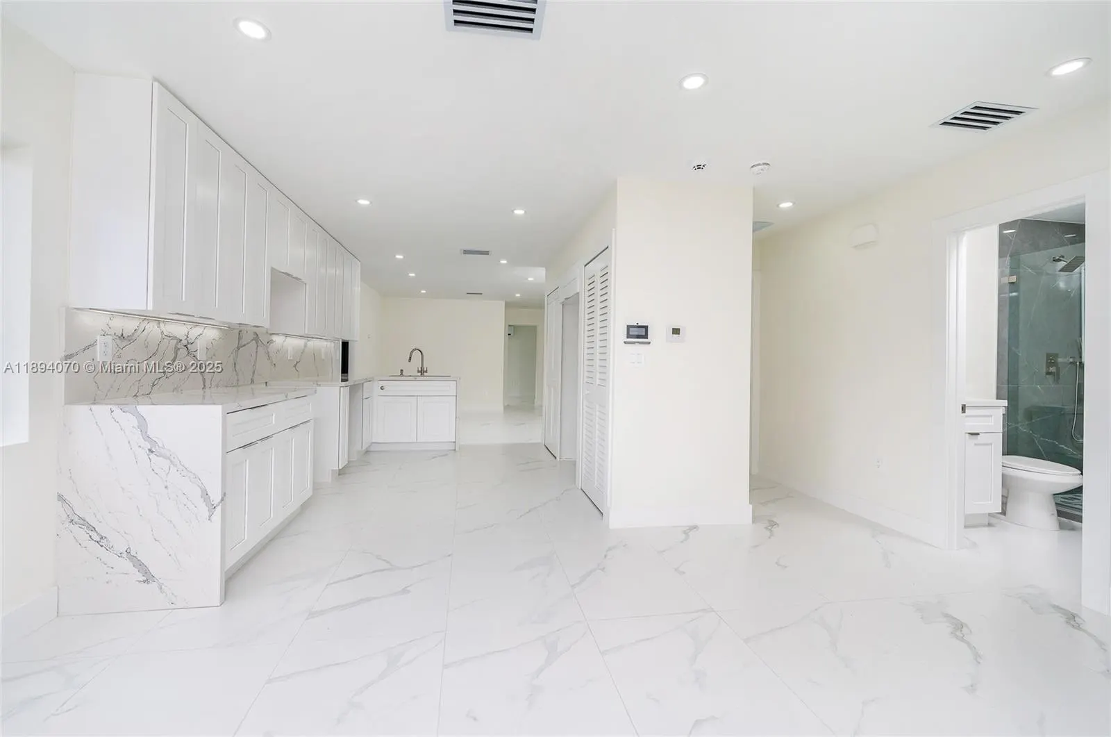 975 SW 89th Ave