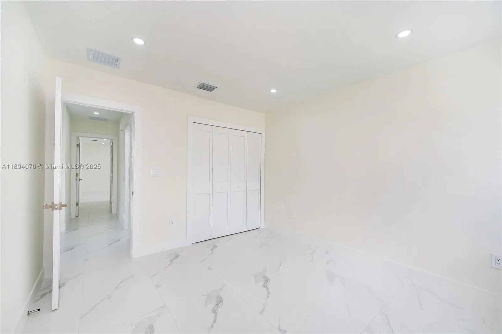 975 SW 89th Ave