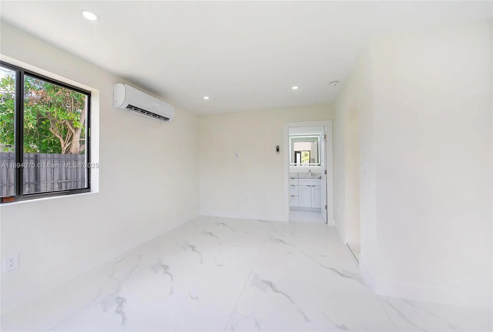 975 SW 89th Ave