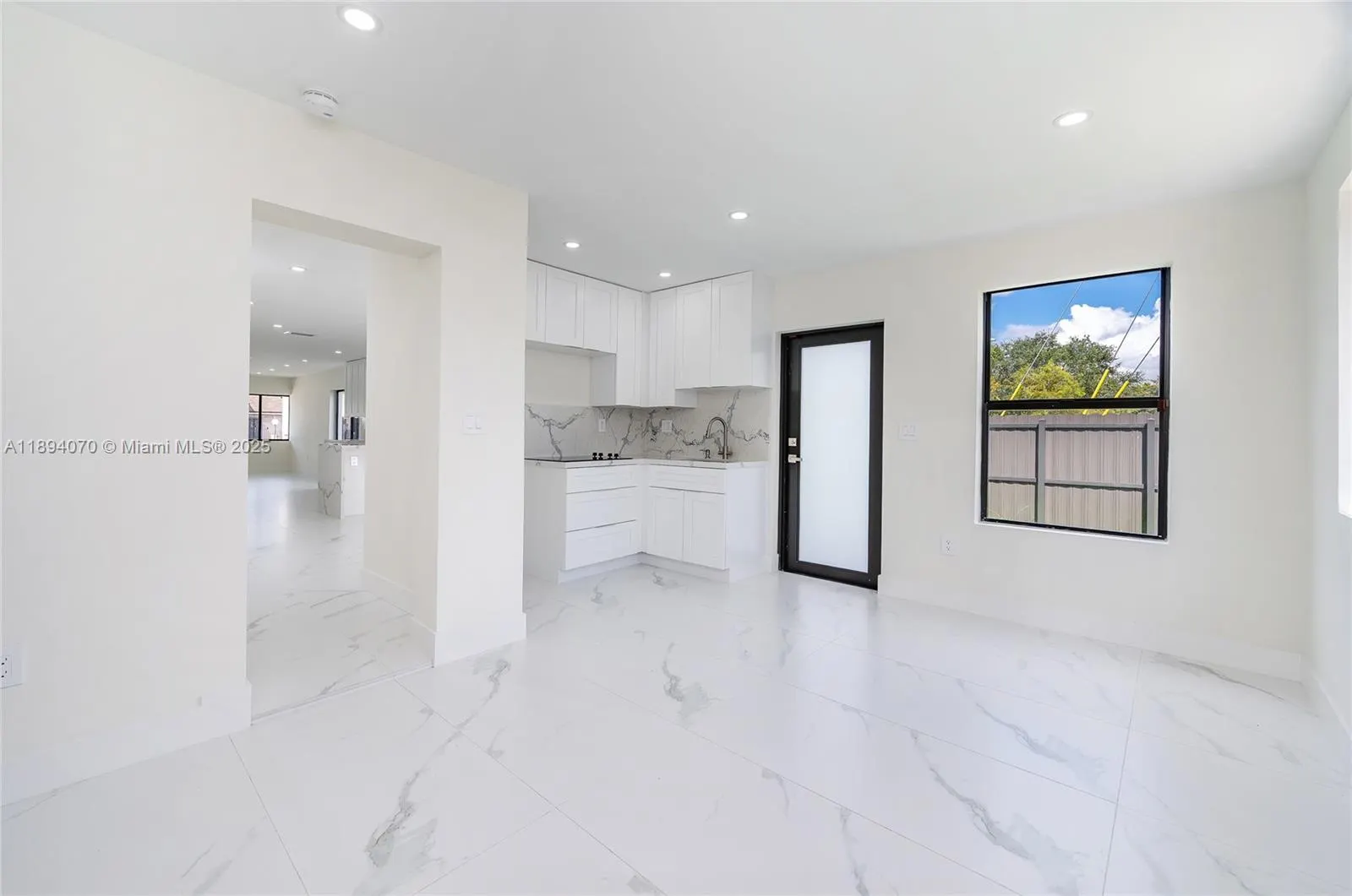 975 SW 89th Ave
